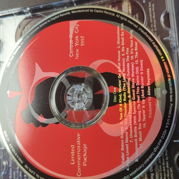 Garth Brooks Double live album (1997) - Picture 5 of 7